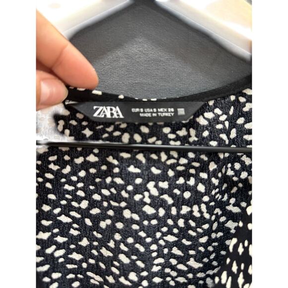 Zara Womens Oversized Ruffle Sleeve Blouse Black White Abstract Print Size Small - Picture 4 of 4